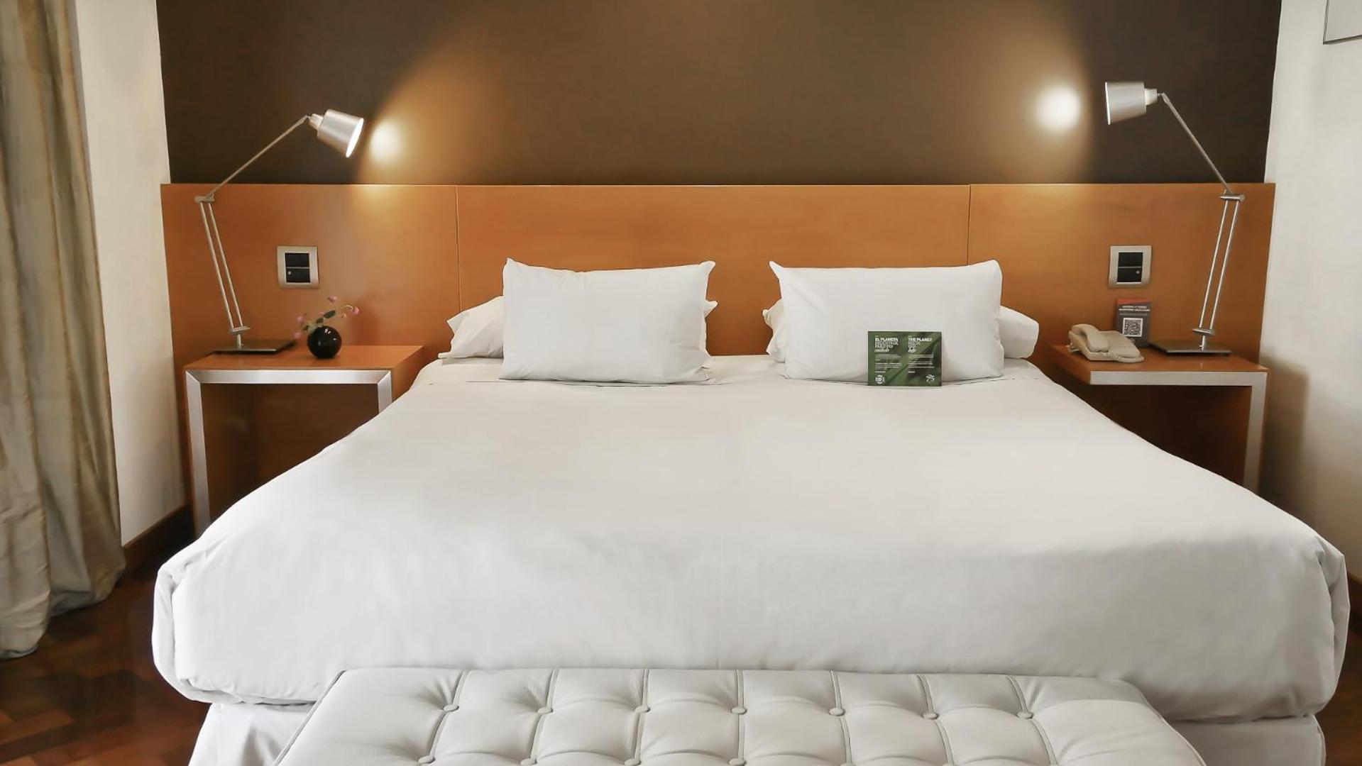 725 Continental Hotel Буэнос-Айрес Экстерьер фото A double bed