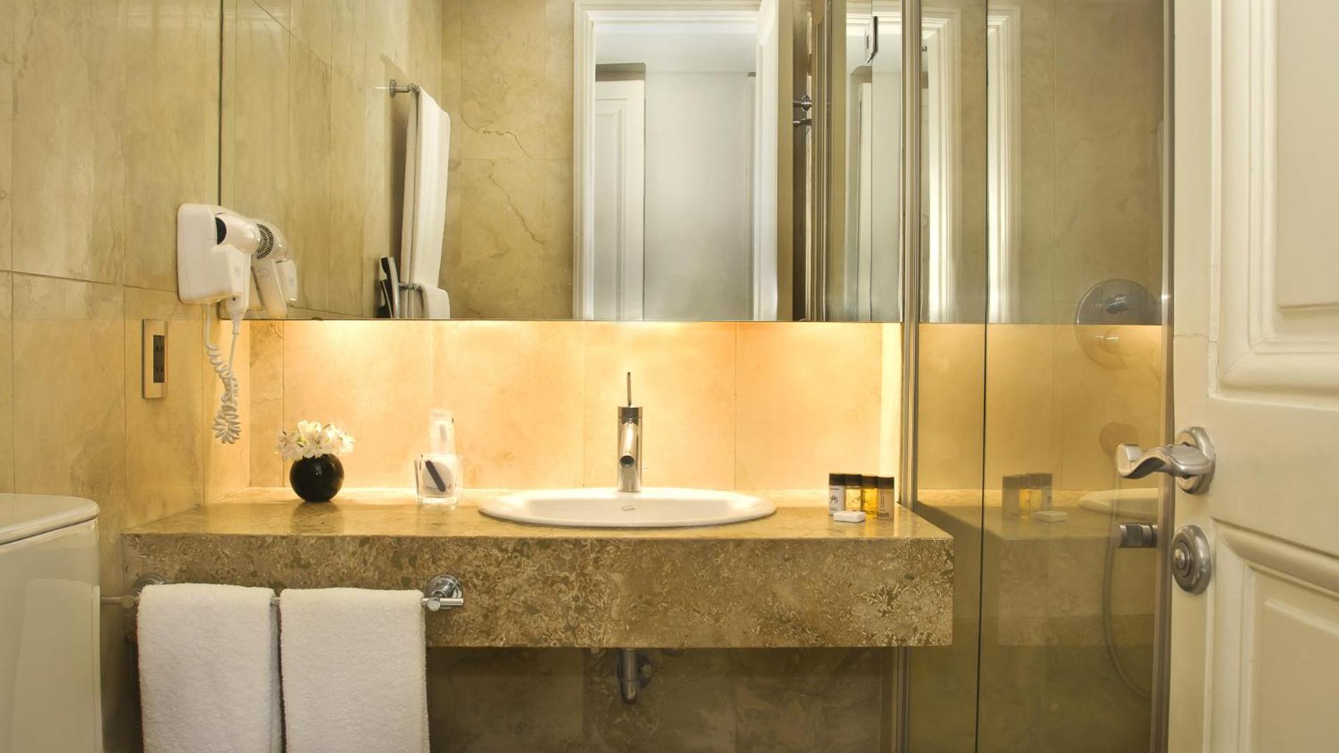 725 Continental Hotel Буэнос-Айрес Экстерьер фото Bathroom